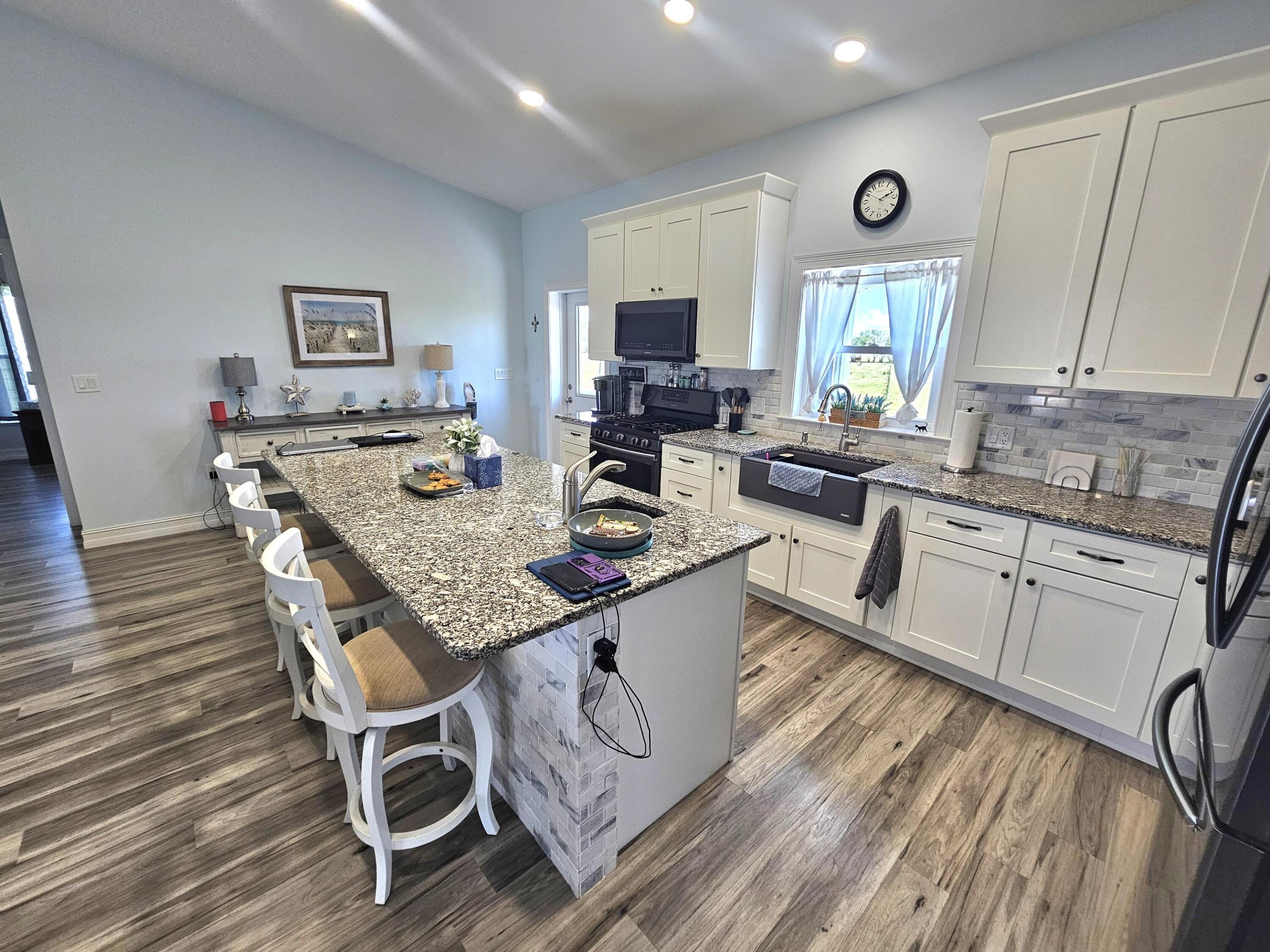PALM VILLAGE RANCH - Residential