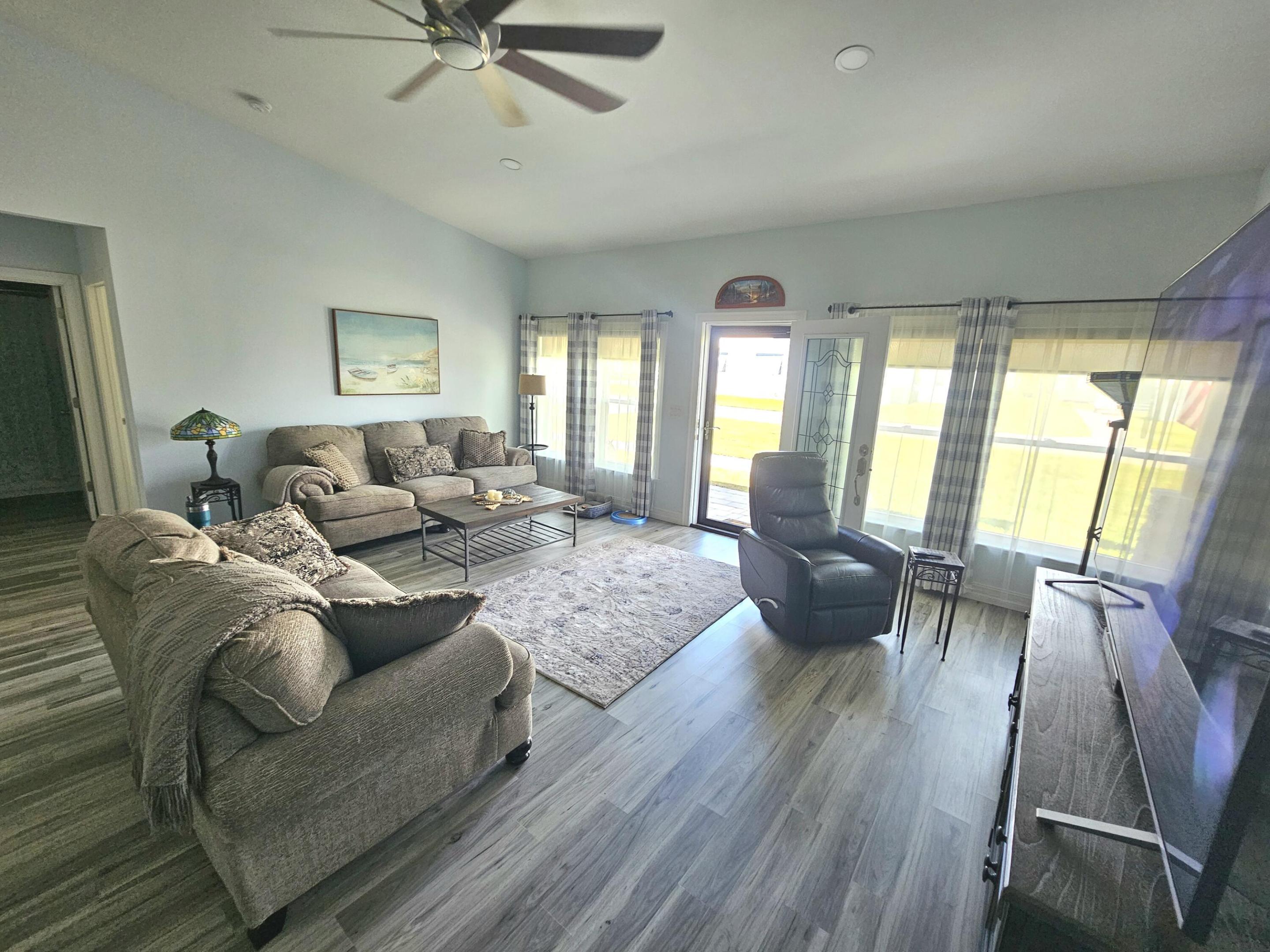 PALM VILLAGE RANCH - Residential