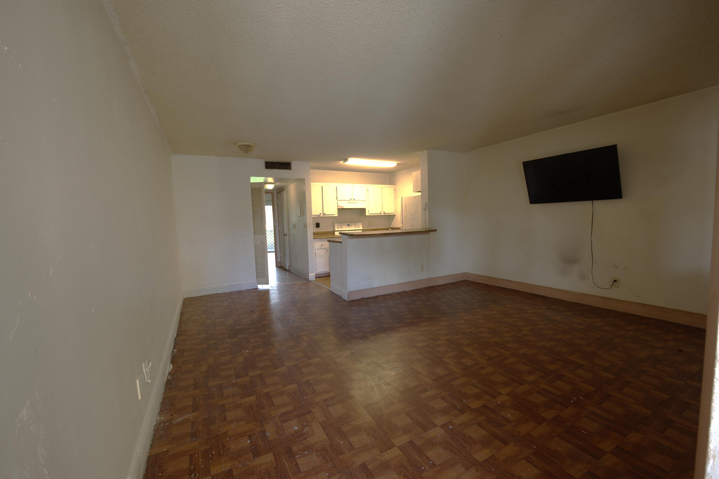 1509 Meadows Circle W