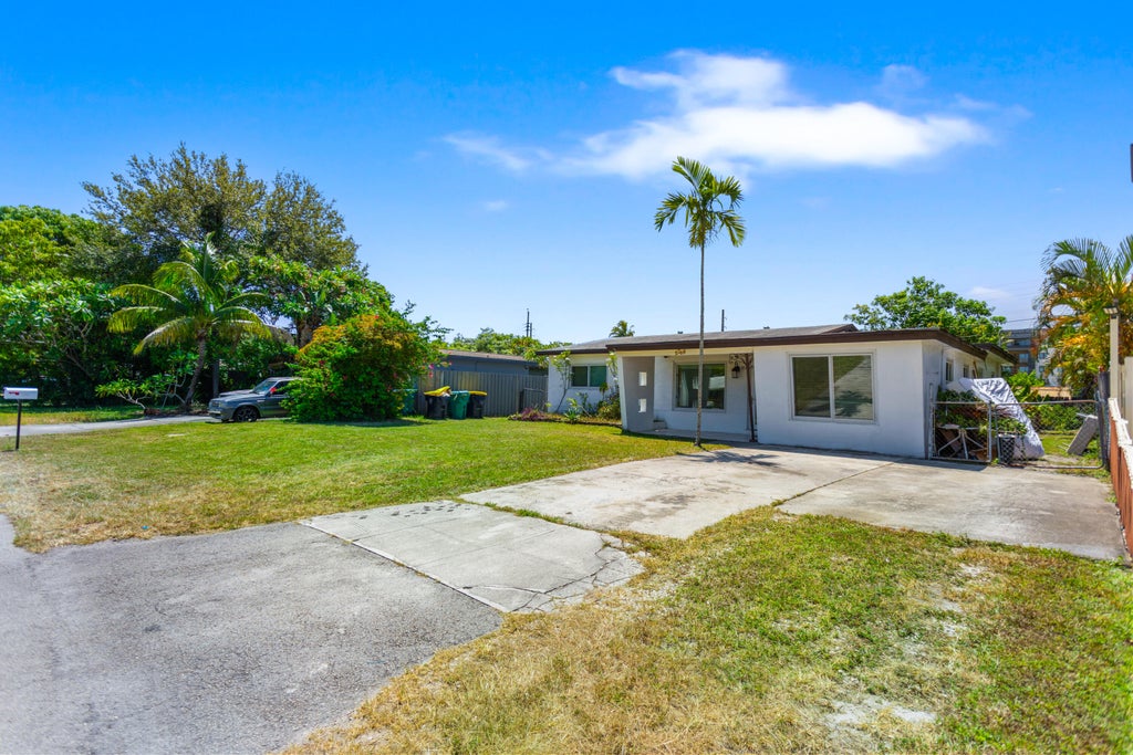 Photo of 2748 SW 46TH Court, Dania Beach, FL 33312 (MLS # B26066273)
