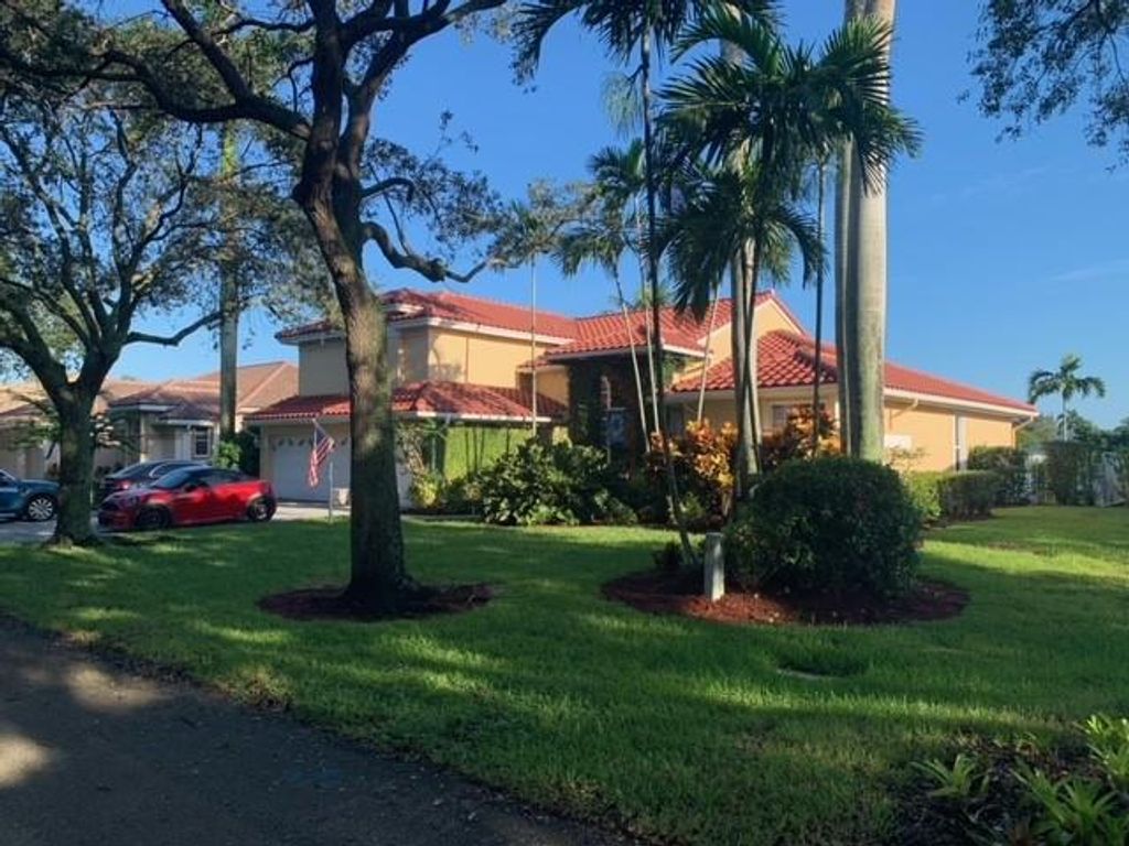 Photo of 16387 Erie Pl, Davie, FL 33331 (MLS # F10398144)