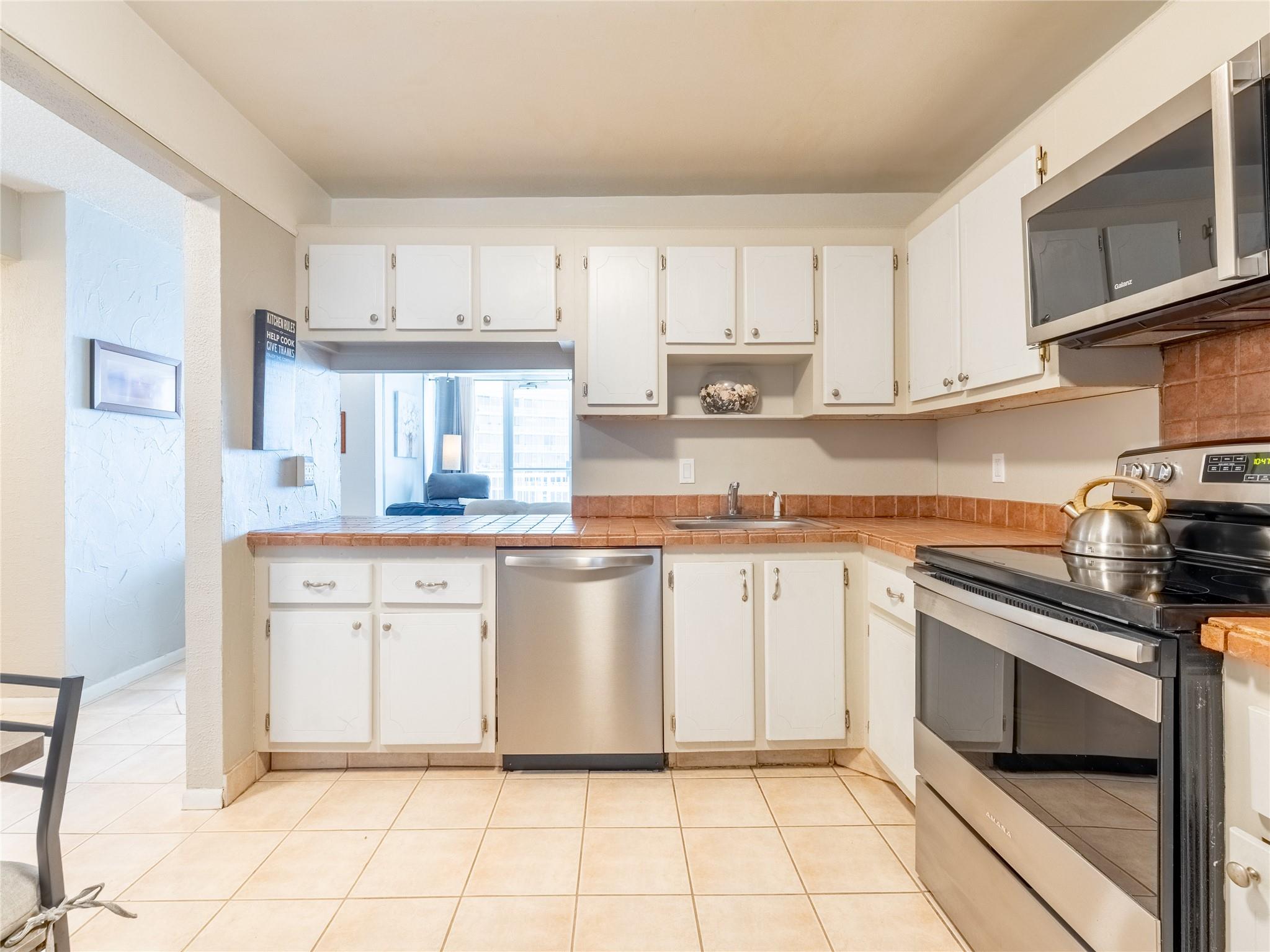 2200 NE 33rd Ave 6E