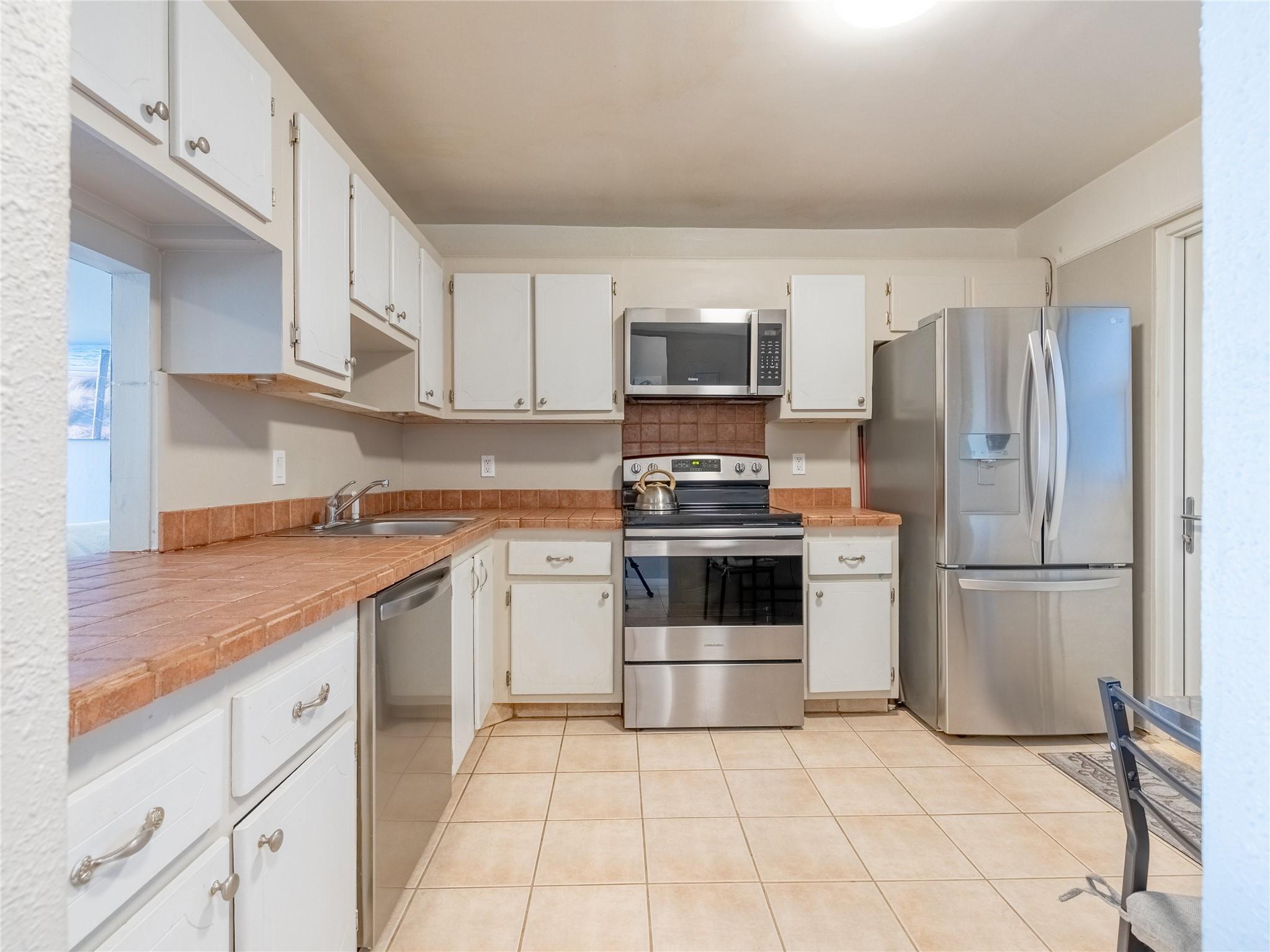 2200 NE 33rd Ave 6E