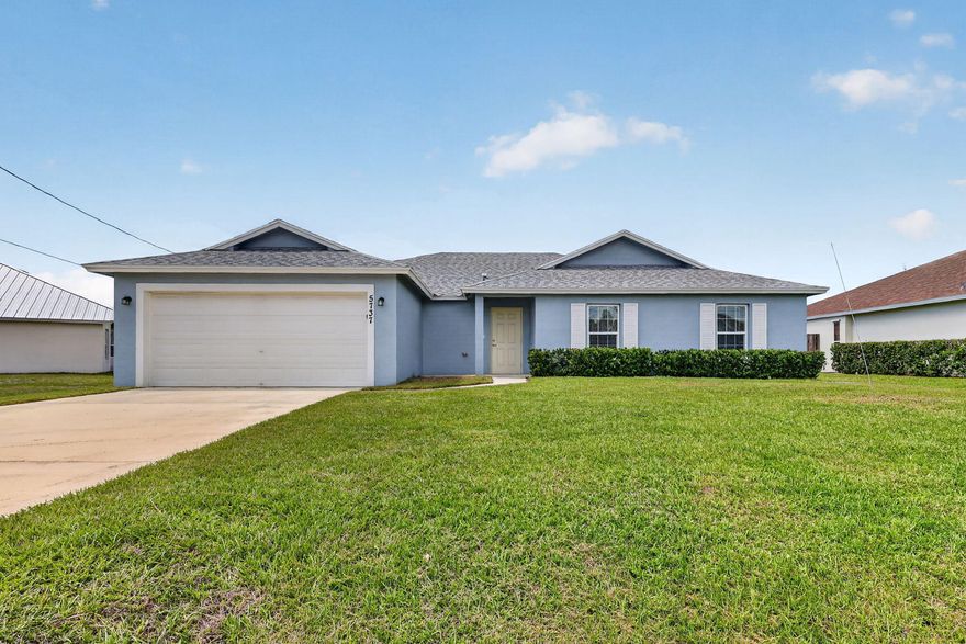 THE POPULAR VERONA MODEL, BUILT BY AWARD WINING SYNERGY HOMES. 4/2/2 WITH 1915 SQUARE FT OF LIVING AREA. UPGRADED FLOOR TILE IN LIVING AREAS, UPGRADED CARPET IN BEDROOMS . SOLID SURFACE COUNTER TOPS. STAINLESS STEEL APPLIANCES, WASHER AND DRYER INCLUDED. HUGE COVERED PATIO. DISARABLE ST LUCIE WEST / TORINO AREA. THIS HOME IS ONLY FOUR YEARS OLD.