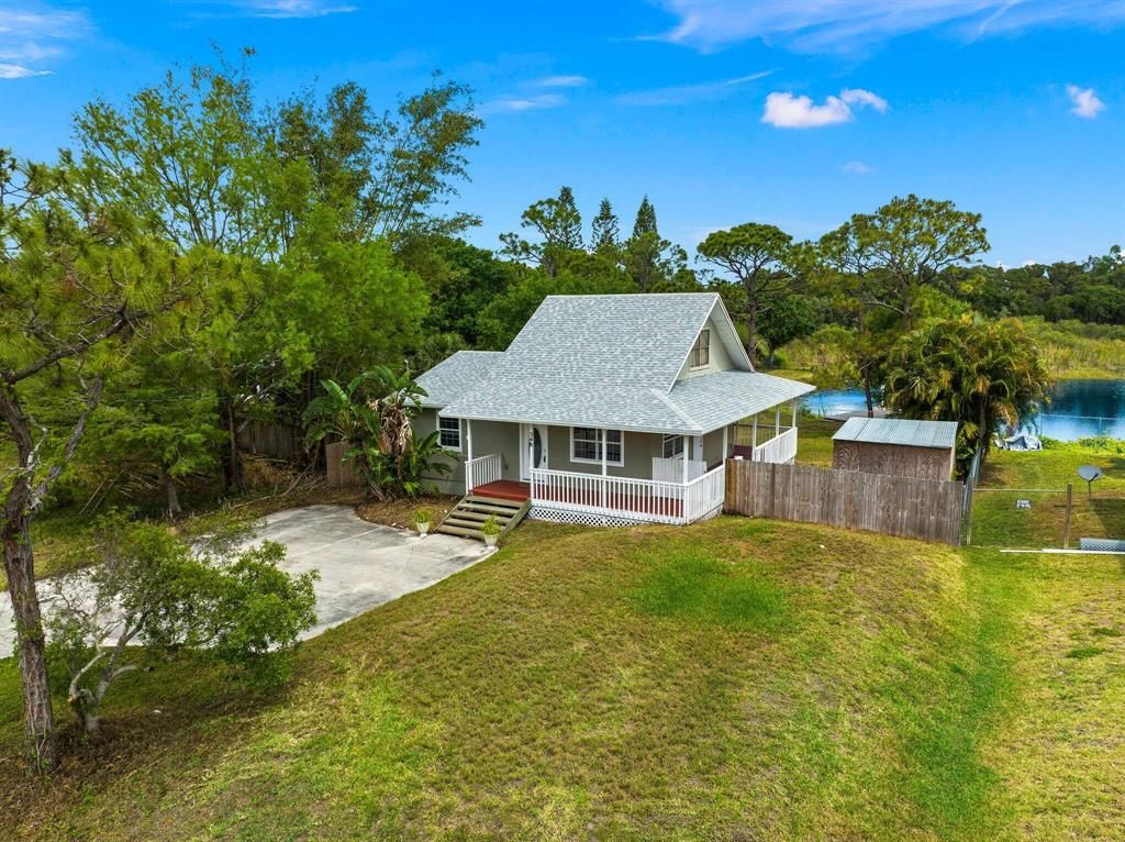 Photo of 348 Palms Avenue, Fort Pierce, FL 34982 (MLS # R10881937)