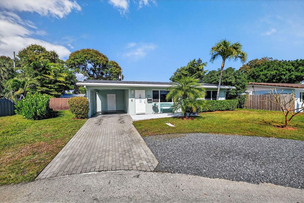 Photo of 937 SE 7th Street, Deerfield Beach, FL 33441 (MLS # F10549417)