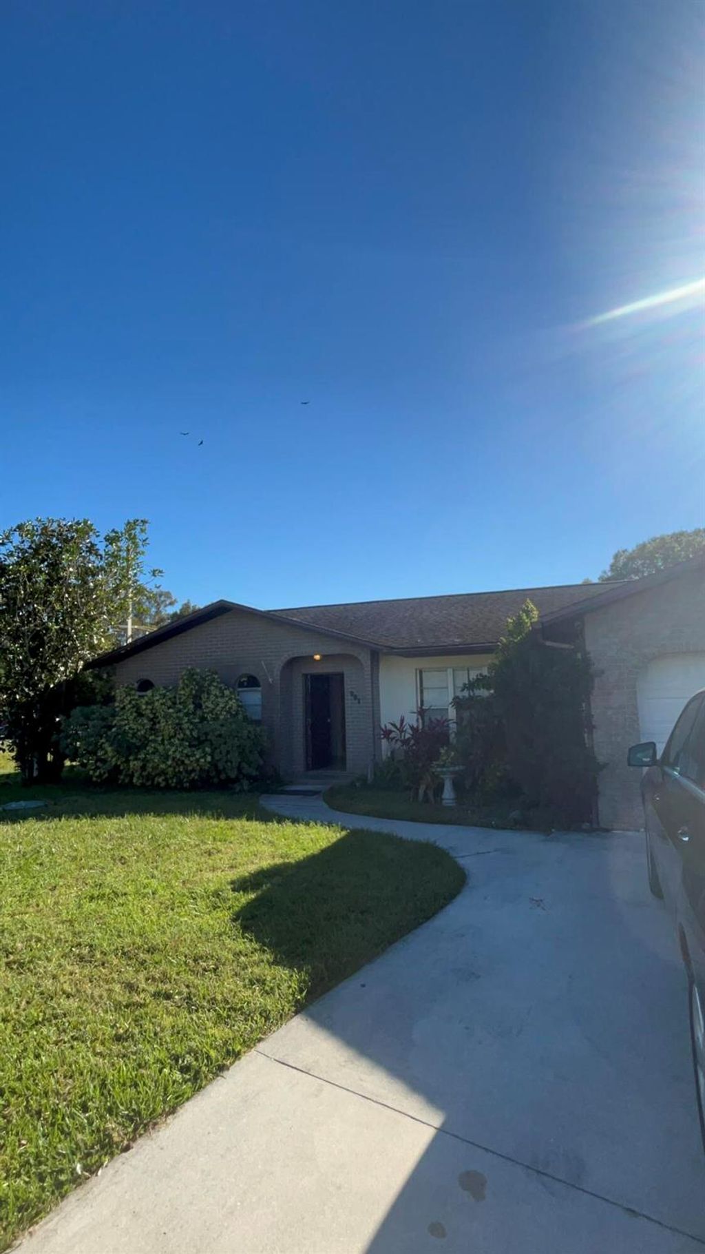 Photo of 901 Heron Ave, Fort Pierce, FL 34950 (MLS # R11045154)
