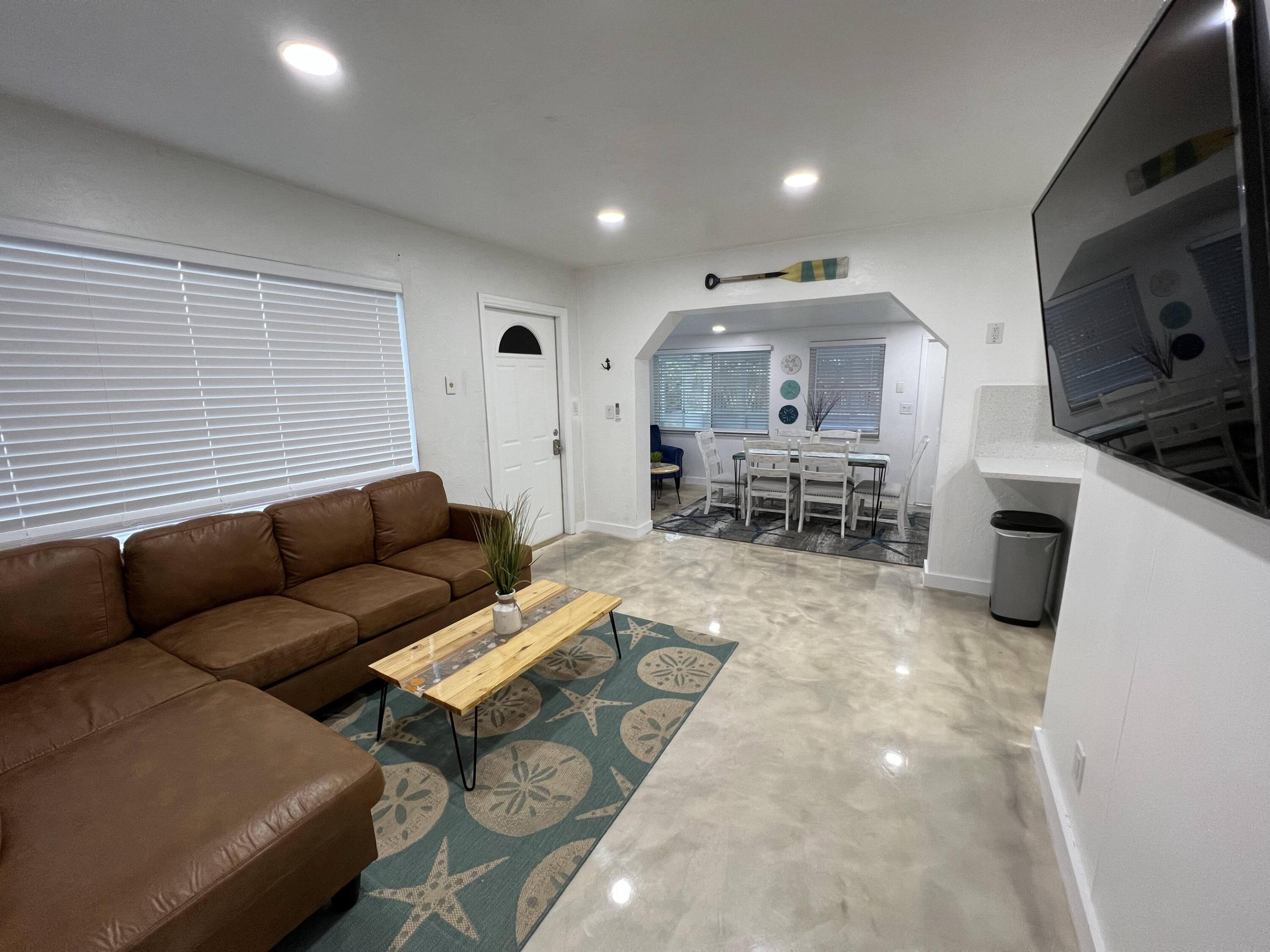 COLLIER MANOR FIRST ADD - Residential Lease