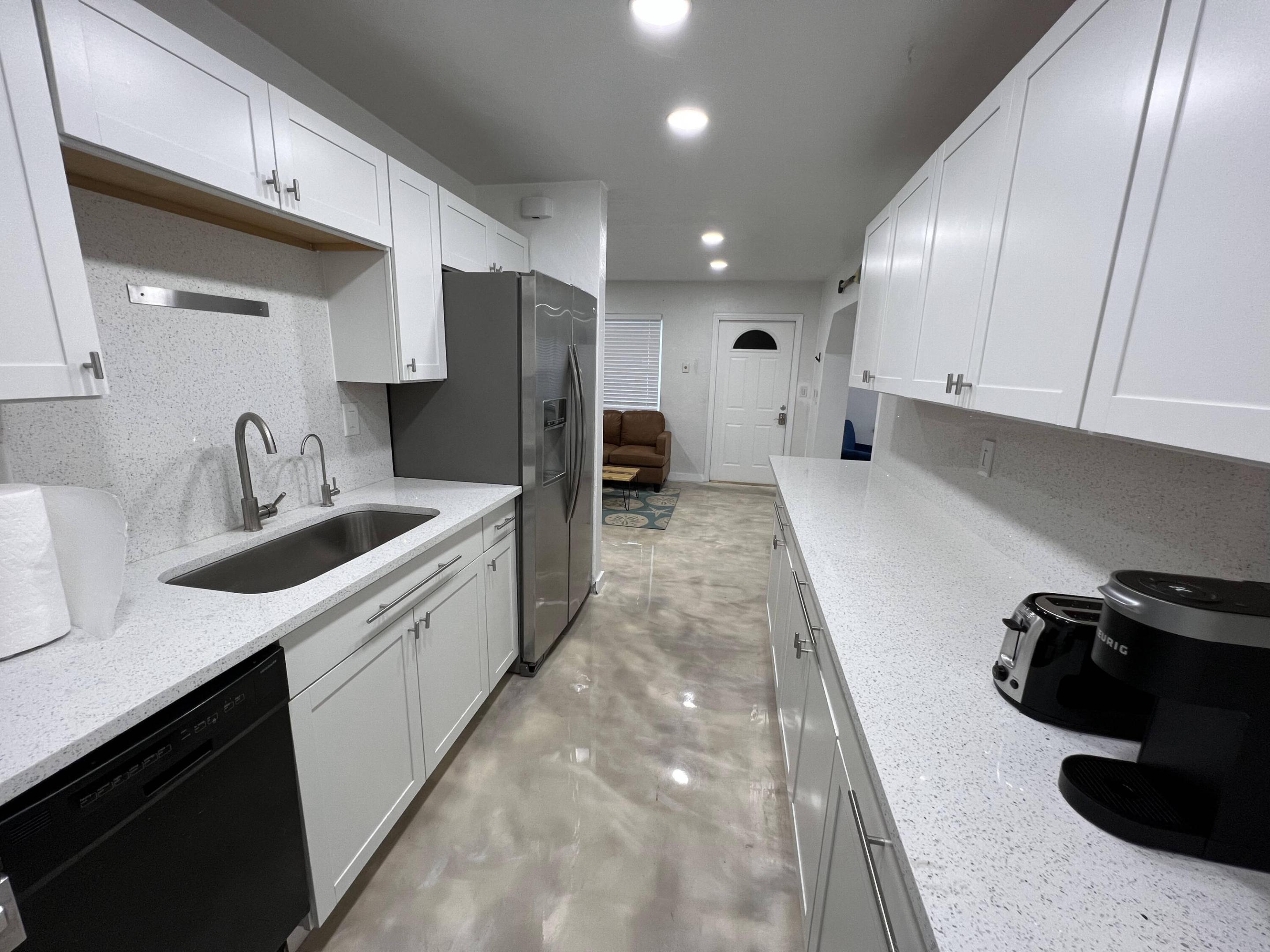 COLLIER MANOR FIRST ADD - Residential Lease