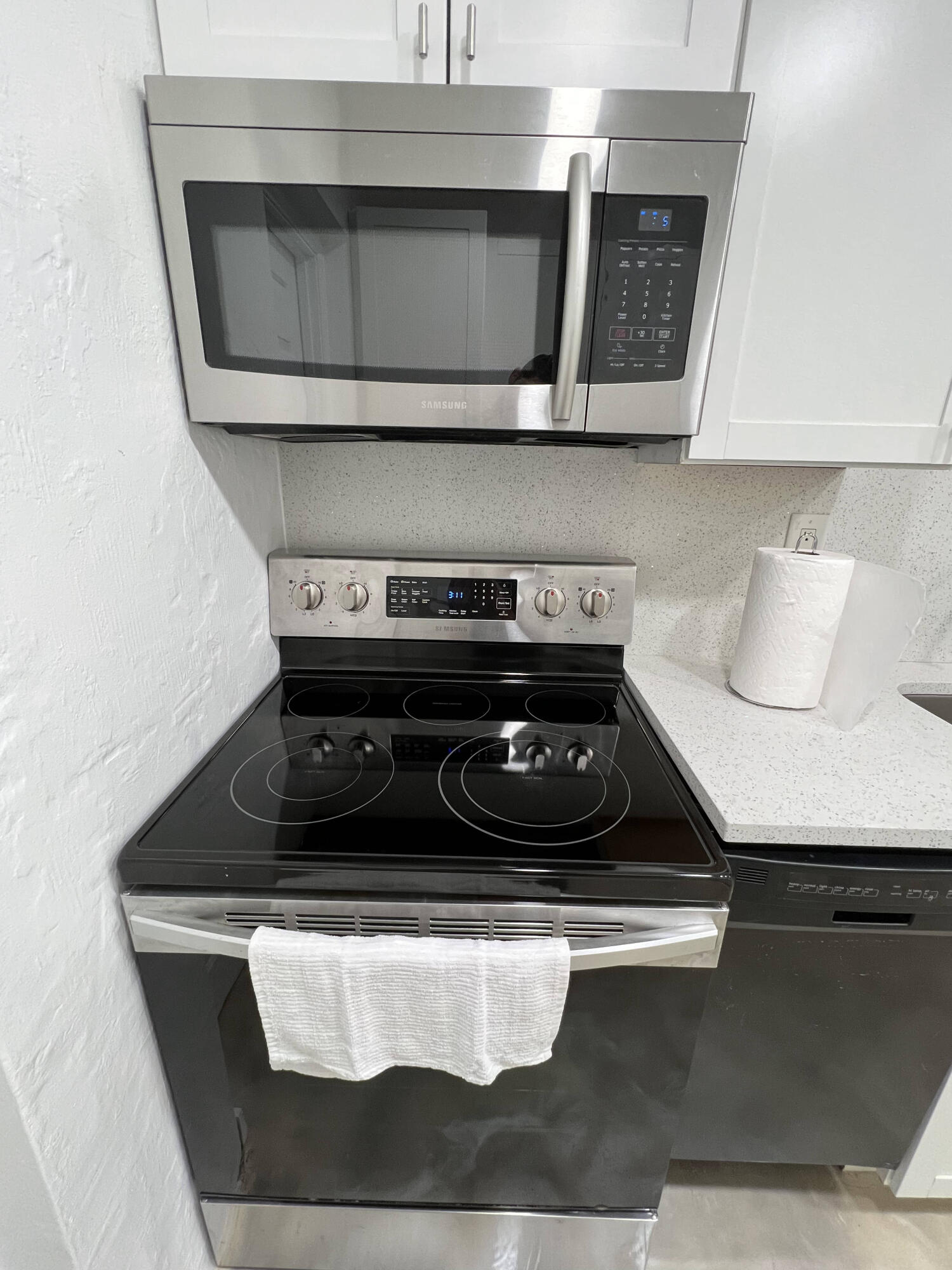 COLLIER MANOR FIRST ADD - Residential Lease