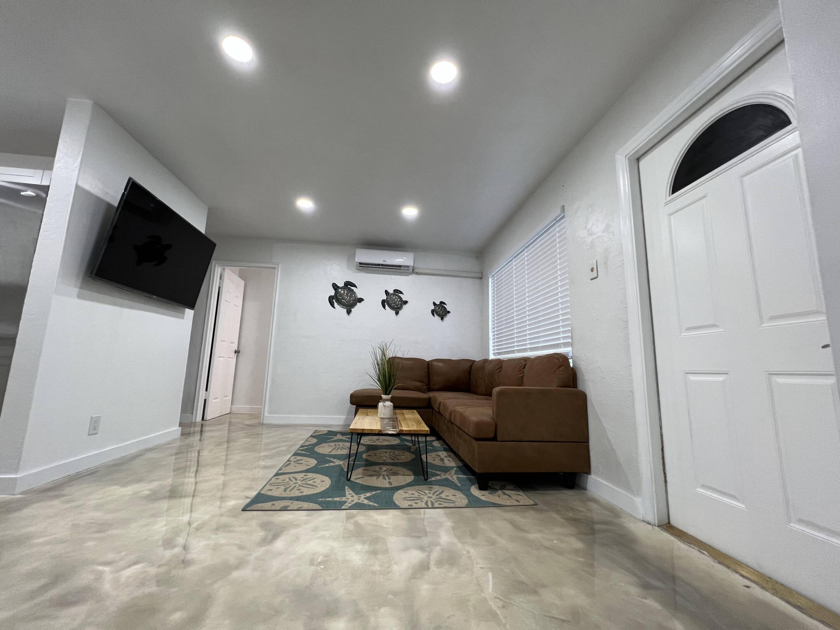 COLLIER MANOR FIRST ADD - Residential Lease