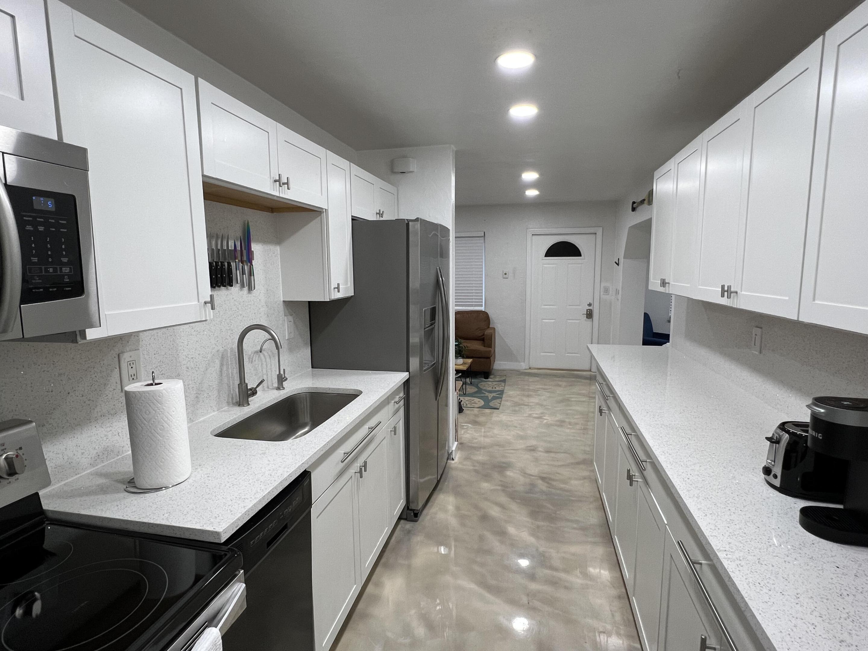 COLLIER MANOR FIRST ADD - Residential Lease