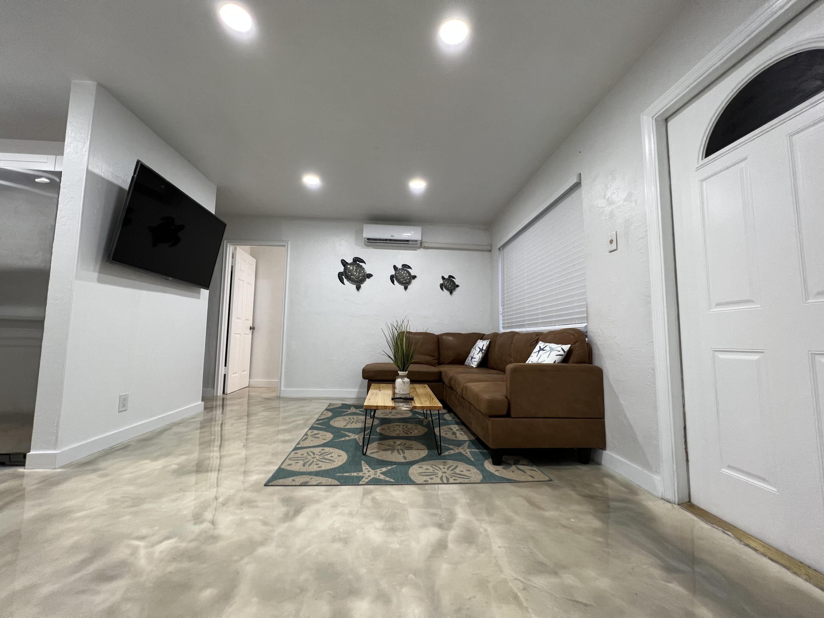 COLLIER MANOR FIRST ADD - Residential Lease