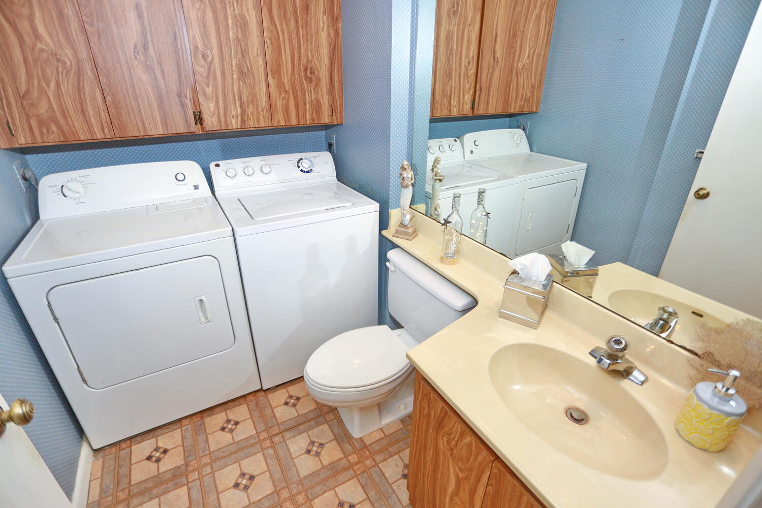 VILLAGE OF SANDALWOOD LAKES 1 - Residential