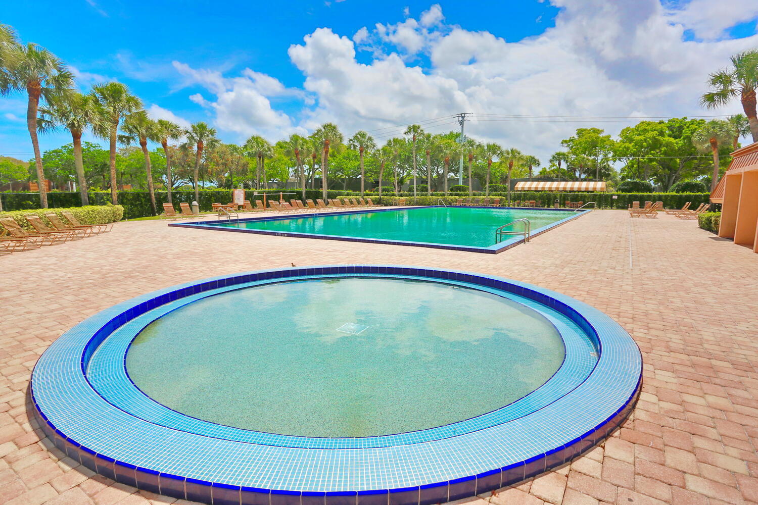 VILLAGE OF SANDALWOOD LAKES 1 - Residential