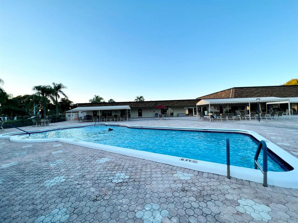 VILLAGES OF ORIOLE ABBEY - Residential Lease