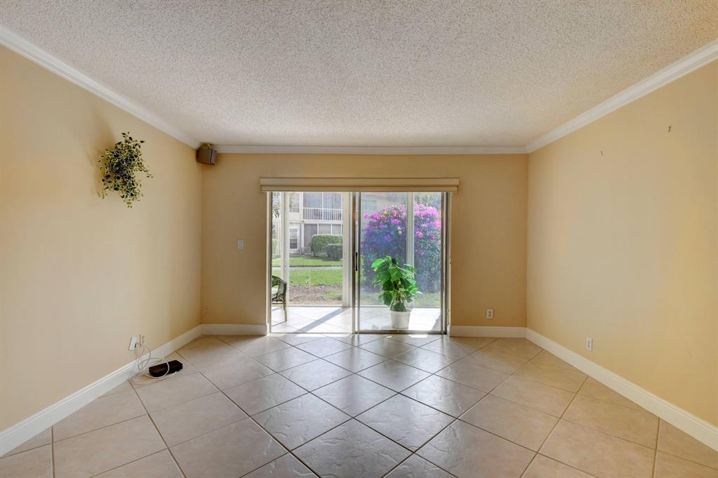 VILLAGES OF ORIOLE ABBEY - Residential Lease