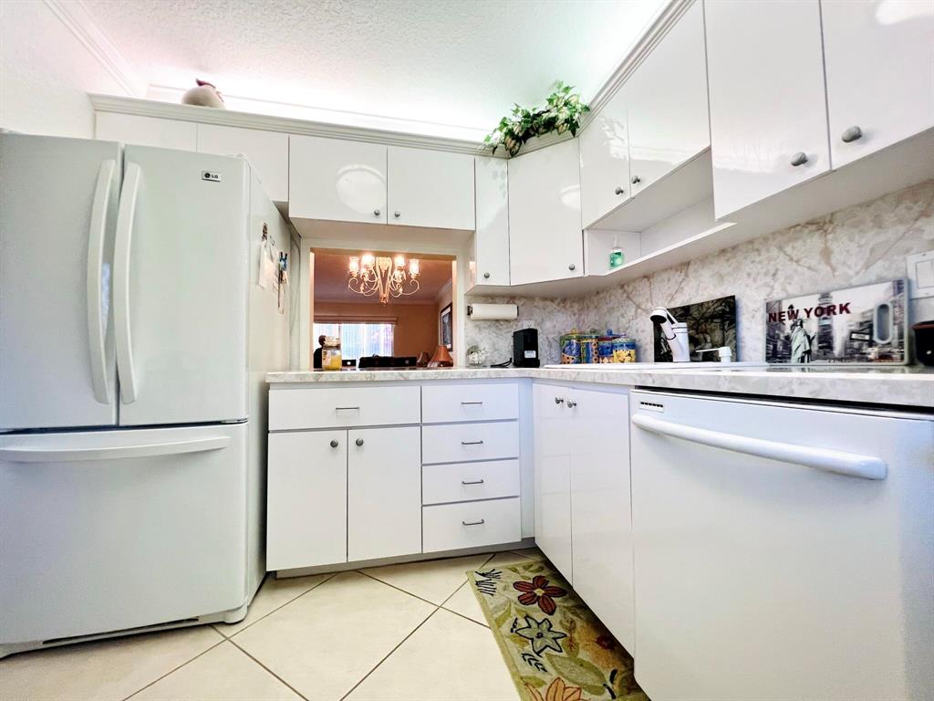 VILLAGES OF ORIOLE ABBEY - Residential Lease