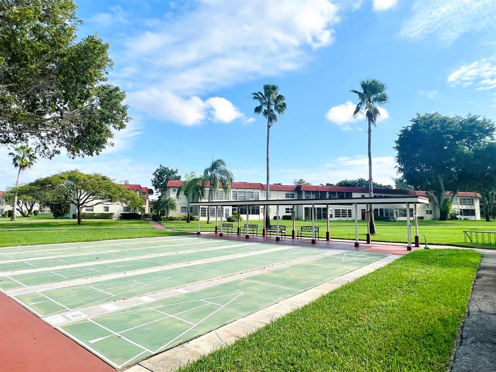 VILLAGES OF ORIOLE ABBEY - Residential Lease