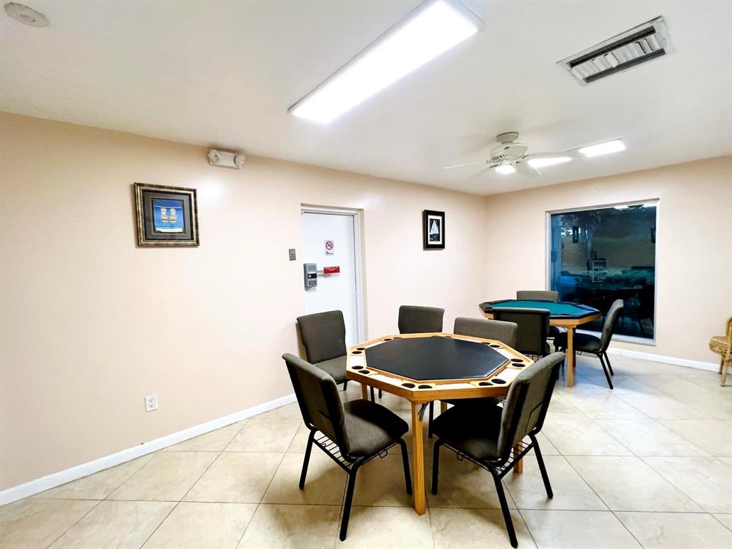 VILLAGES OF ORIOLE ABBEY - Residential Lease