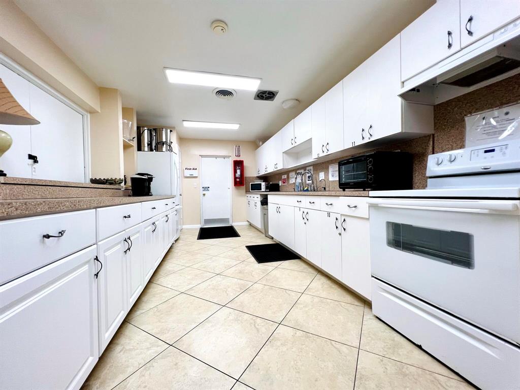 VILLAGES OF ORIOLE ABBEY - Residential Lease