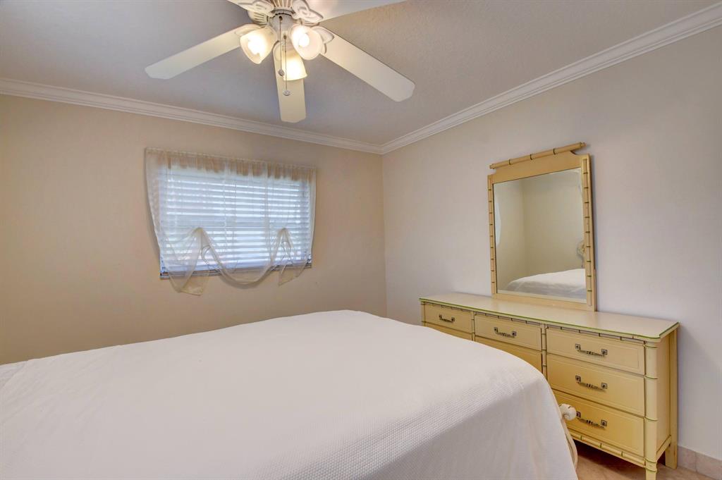 VILLAGES OF ORIOLE ABBEY - Residential Lease