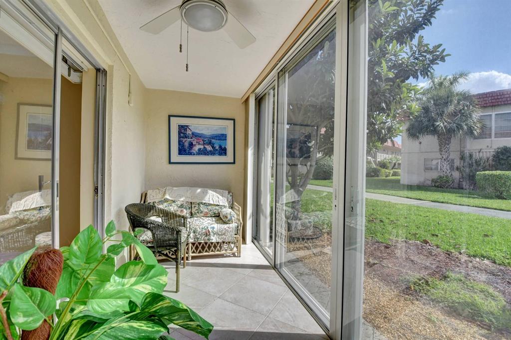 VILLAGES OF ORIOLE ABBEY - Residential Lease