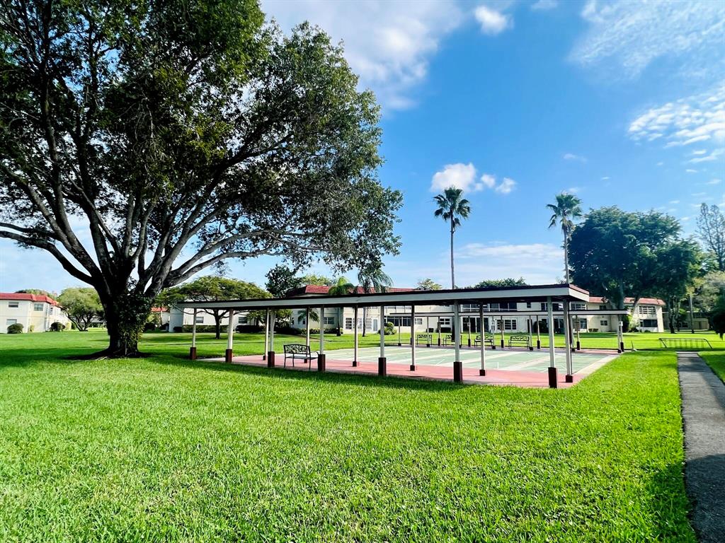 VILLAGES OF ORIOLE ABBEY - Residential Lease