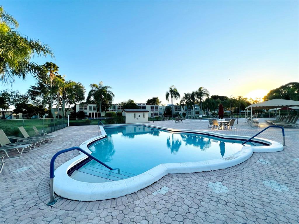 VILLAGES OF ORIOLE ABBEY - Residential Lease