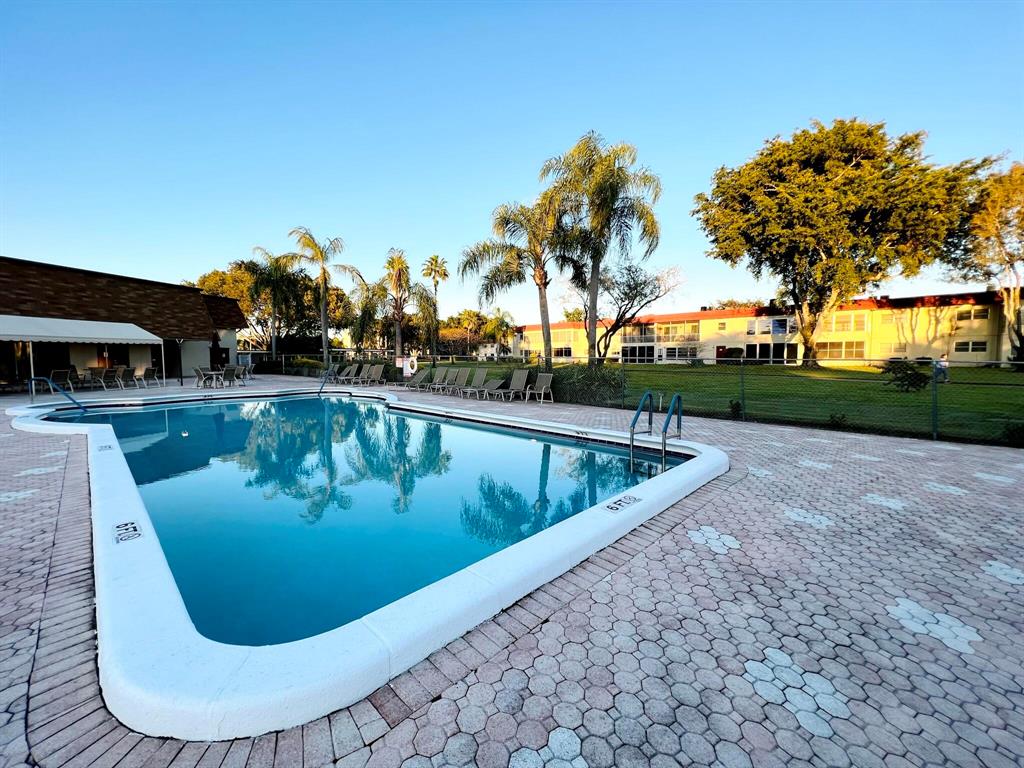 VILLAGES OF ORIOLE ABBEY - Residential Lease