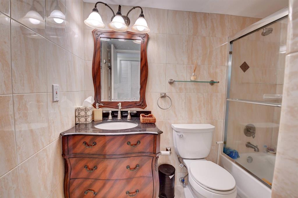 VILLAGES OF ORIOLE ABBEY - Residential Lease