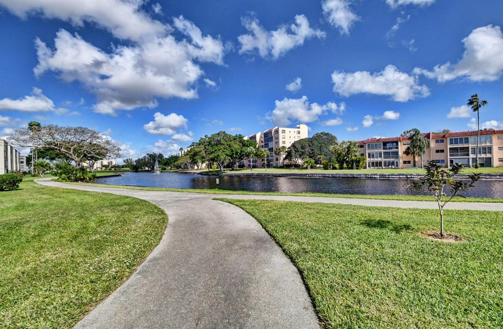 VILLAGES OF ORIOLE ABBEY - Residential Lease