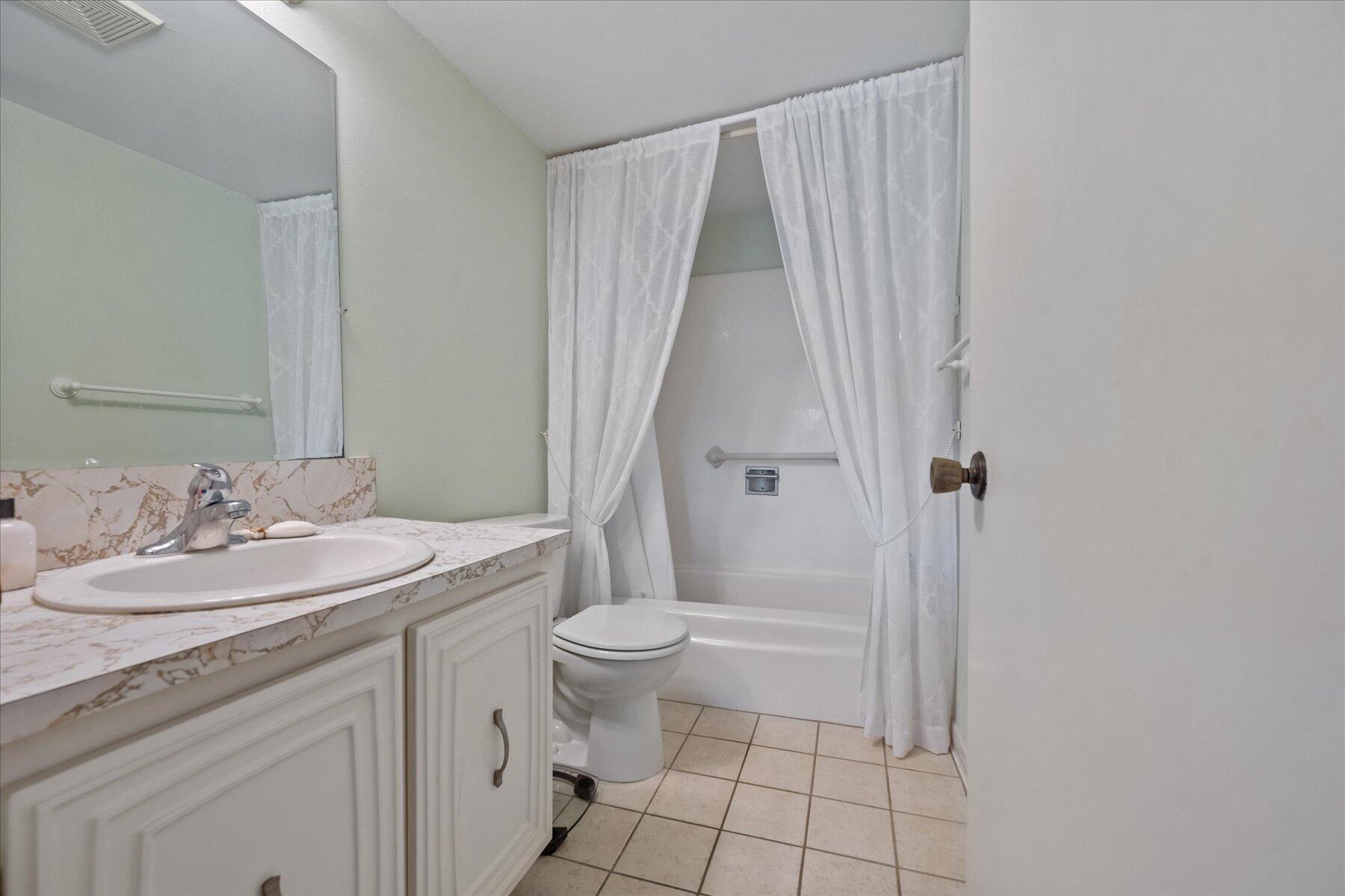 THE LITTLE CLUB CONDO - Residential