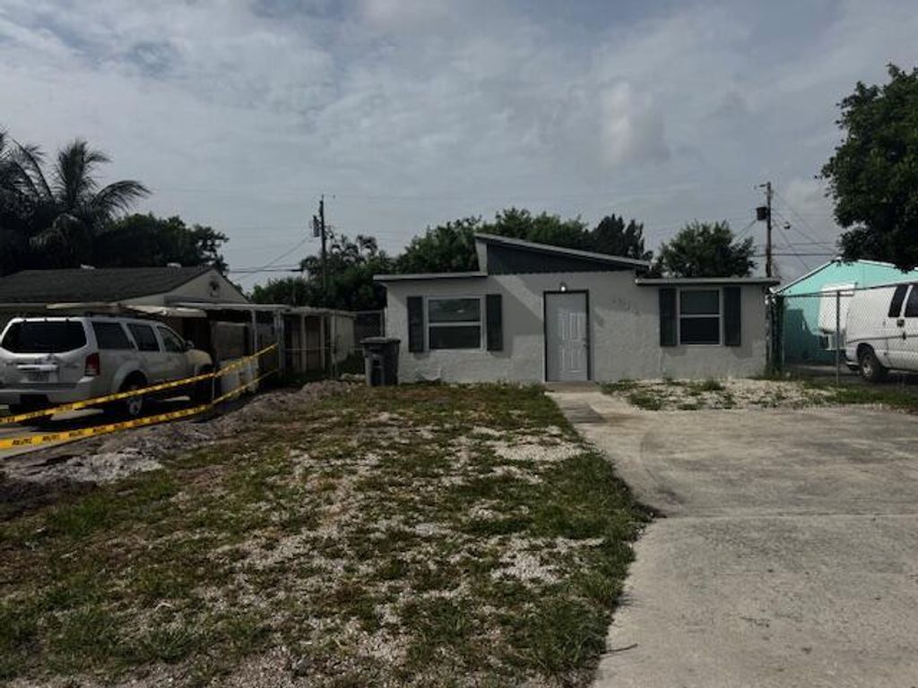 Photo of 1214 Highview Road, Lake Worth, FL 33462 (MLS # R11087534)