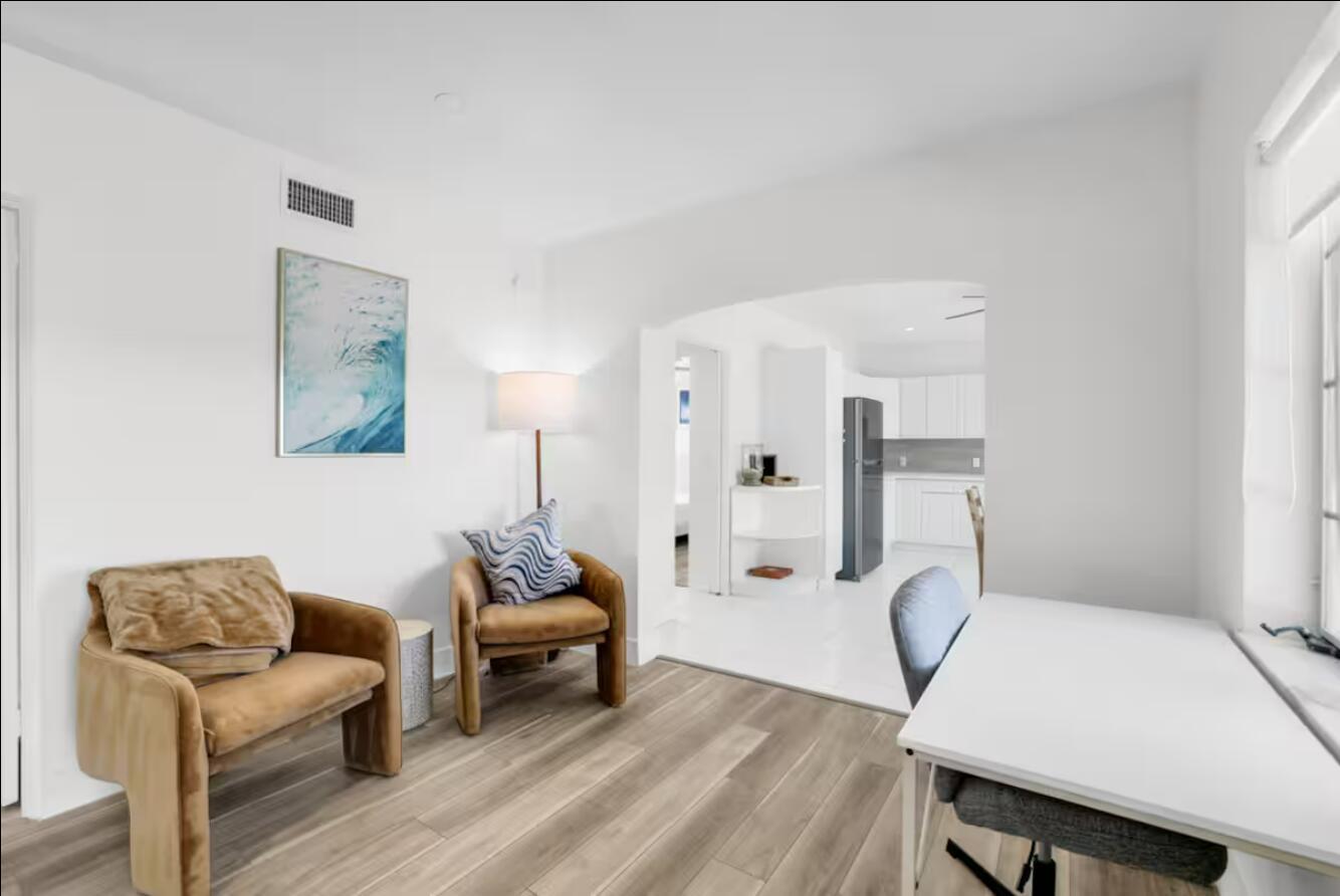 ROMAINE INC - Residential Lease