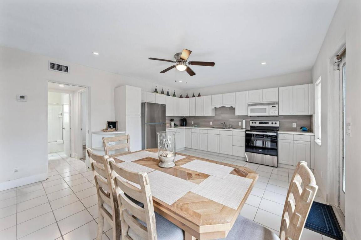 ROMAINE INC - Residential Lease