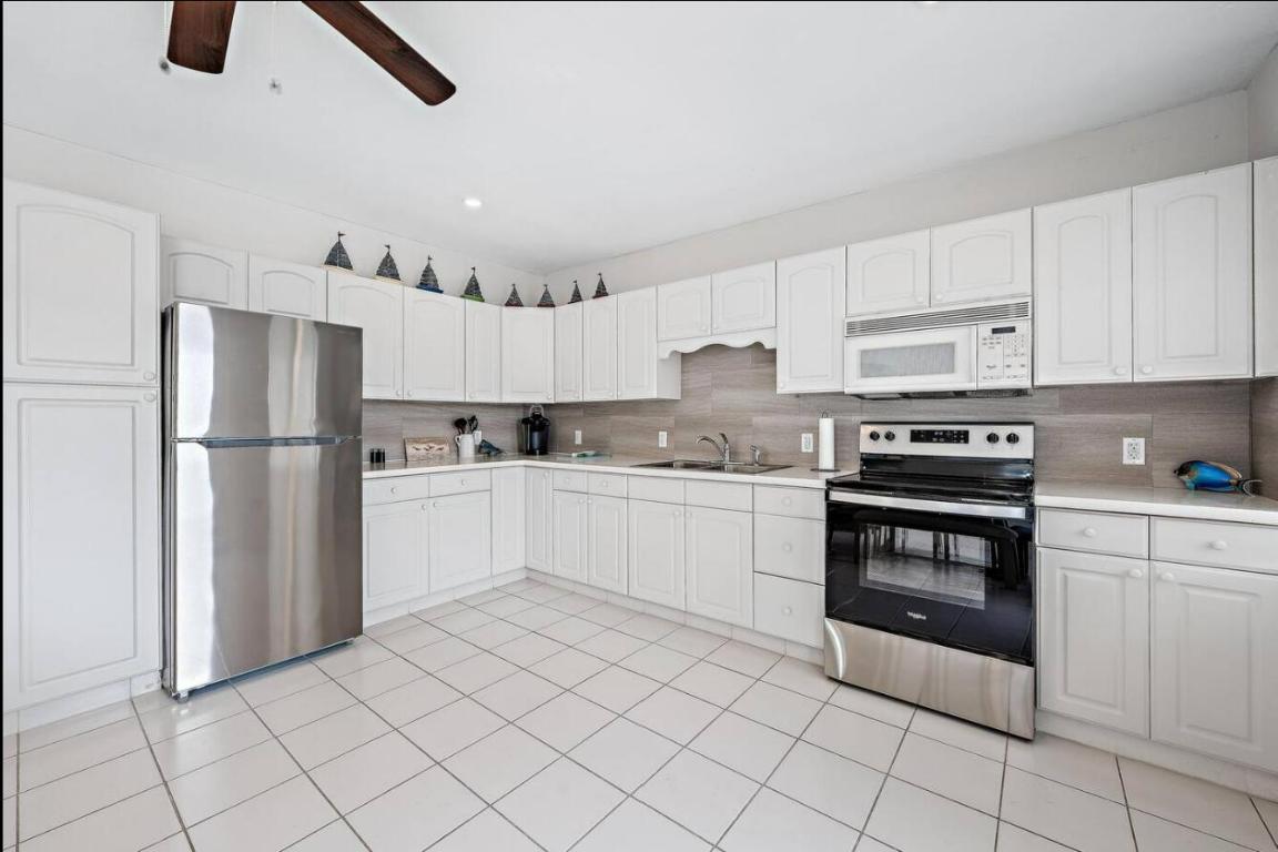 ROMAINE INC - Residential Lease