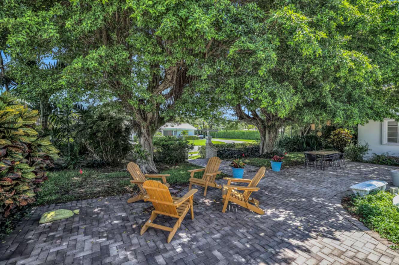 ROMAINE INC - Residential Lease