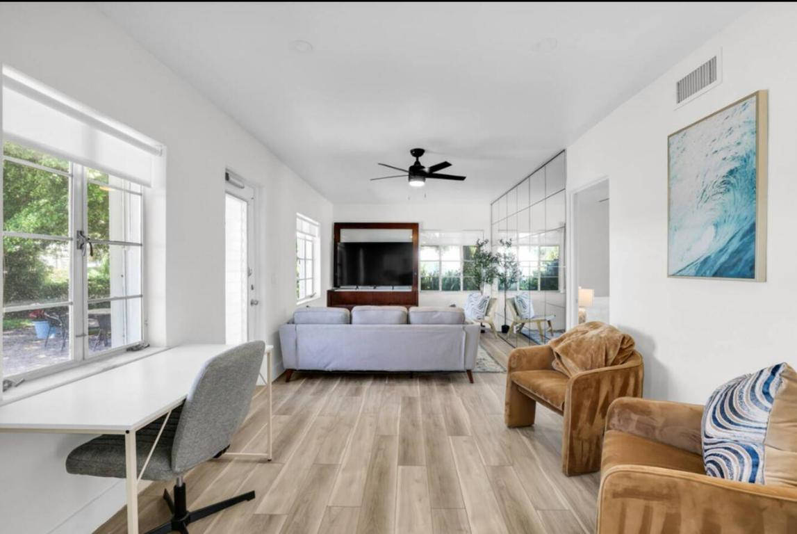 ROMAINE INC - Residential Lease