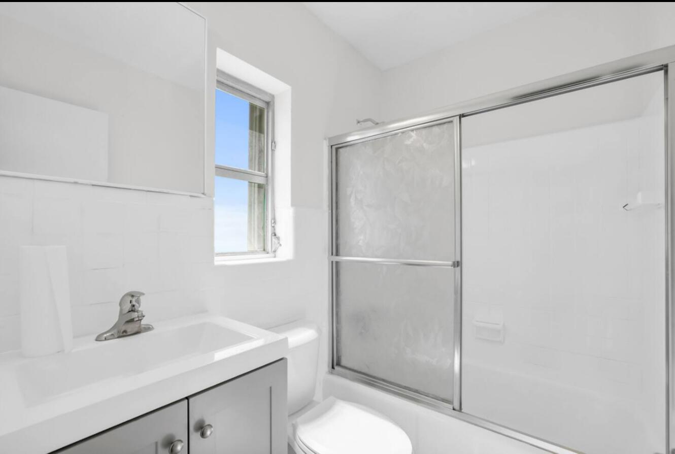 ROMAINE INC - Residential Lease