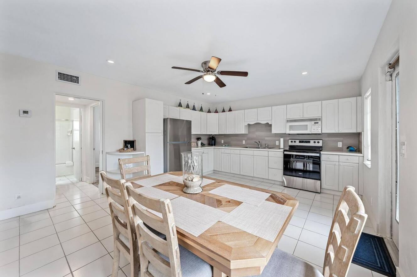 ROMAINE INC - Residential Lease