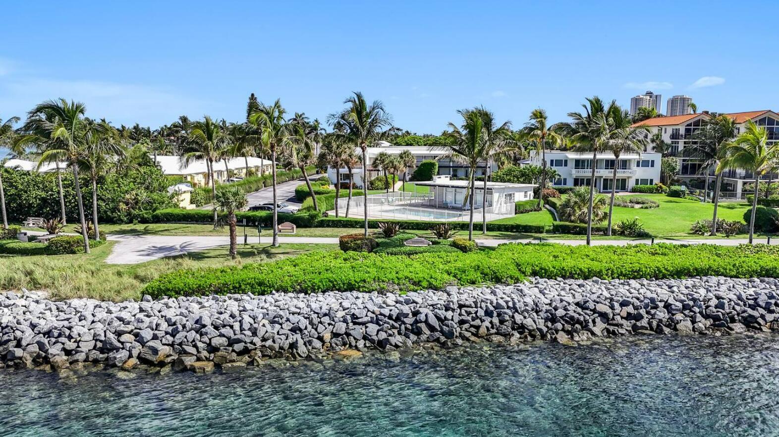 ROMAINE INC - Residential Lease