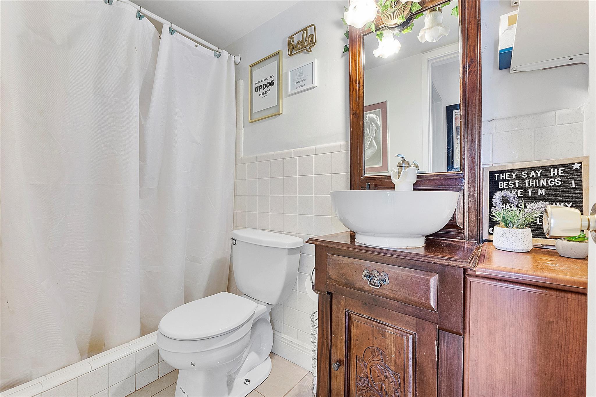 LIGHTHOUSE POINT GARDENS - Residential