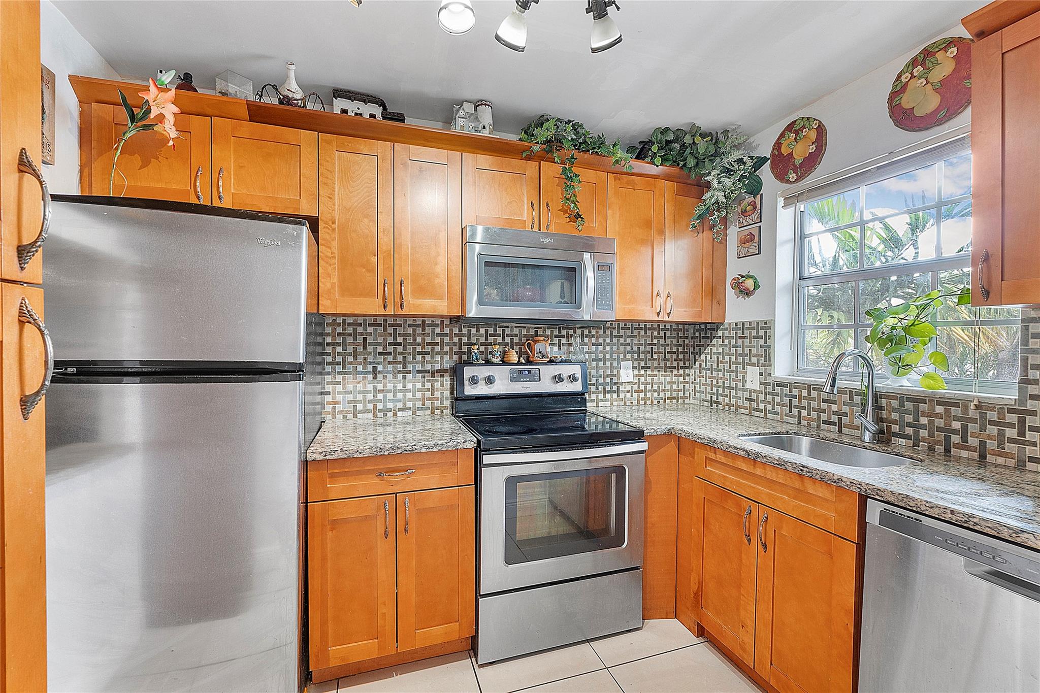 2050 NE 39th Street N202