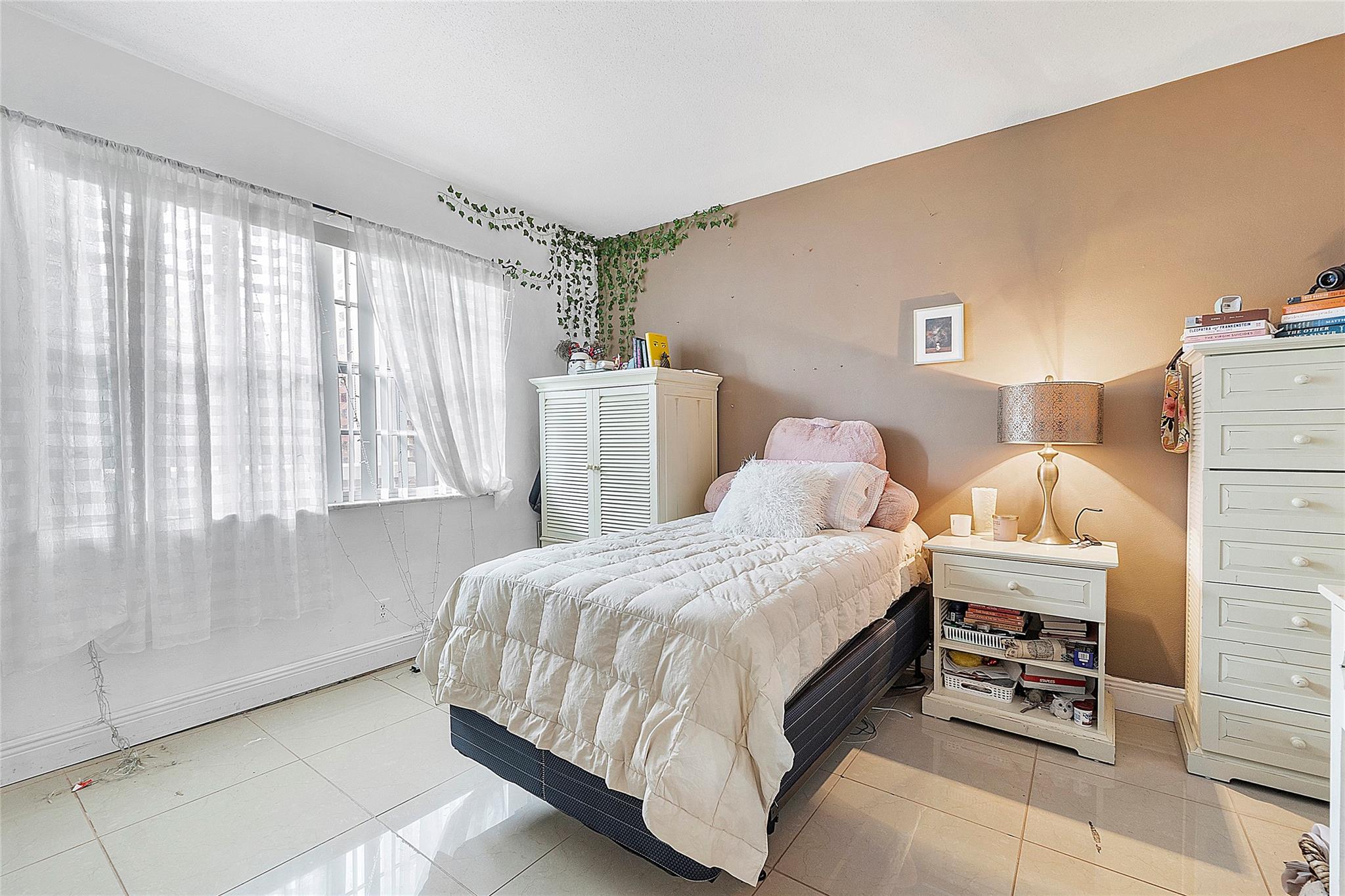 LIGHTHOUSE POINT GARDENS - Residential