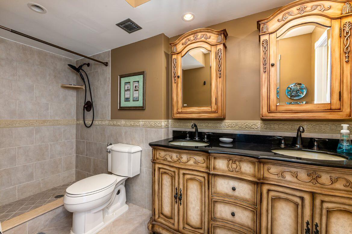 LAKESIDE CONDO - Residential Lease