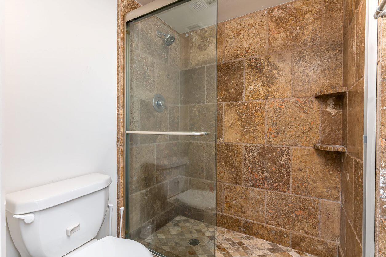 LAKESIDE CONDO - Residential Lease