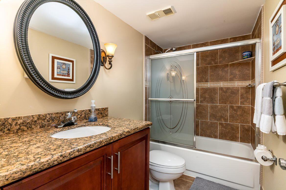 LAKESIDE CONDO - Residential Lease