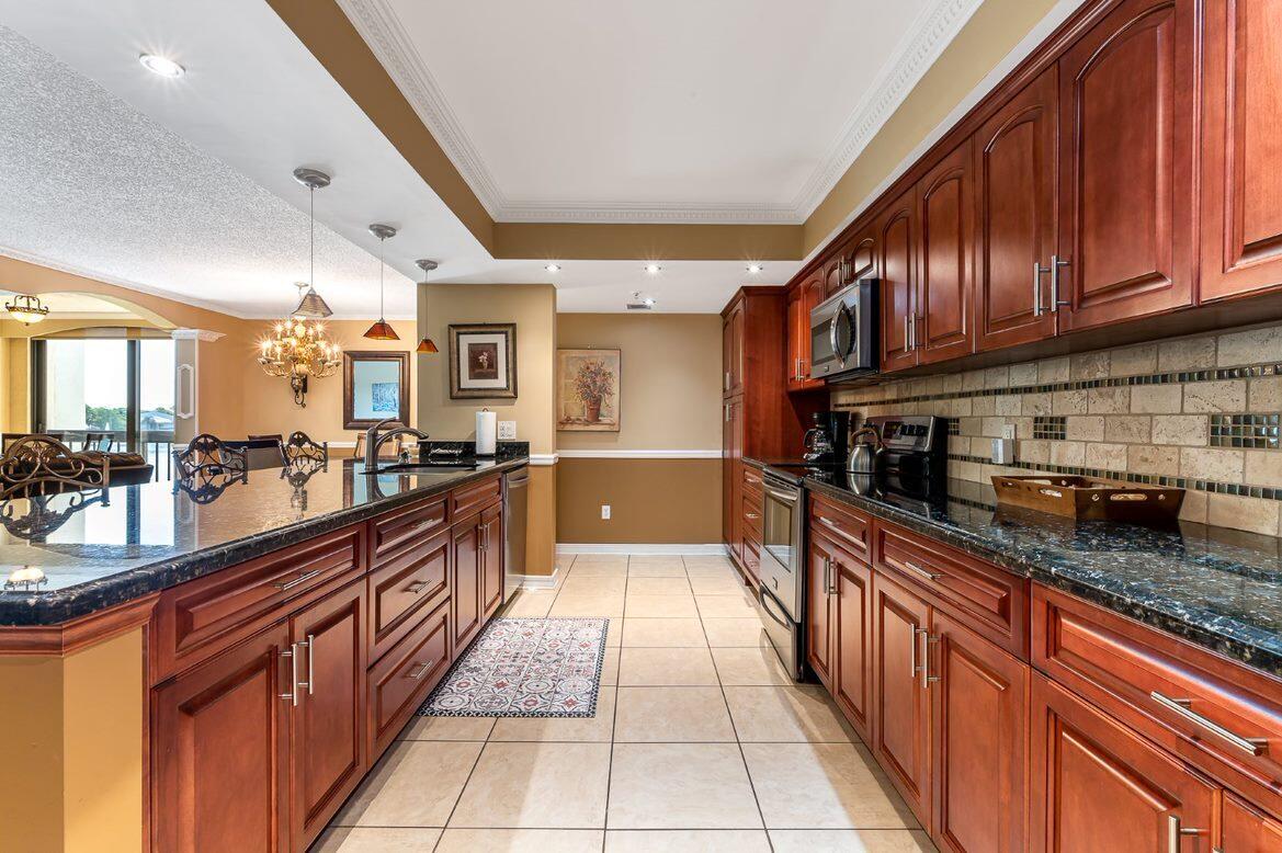 LAKESIDE CONDO - Residential Lease