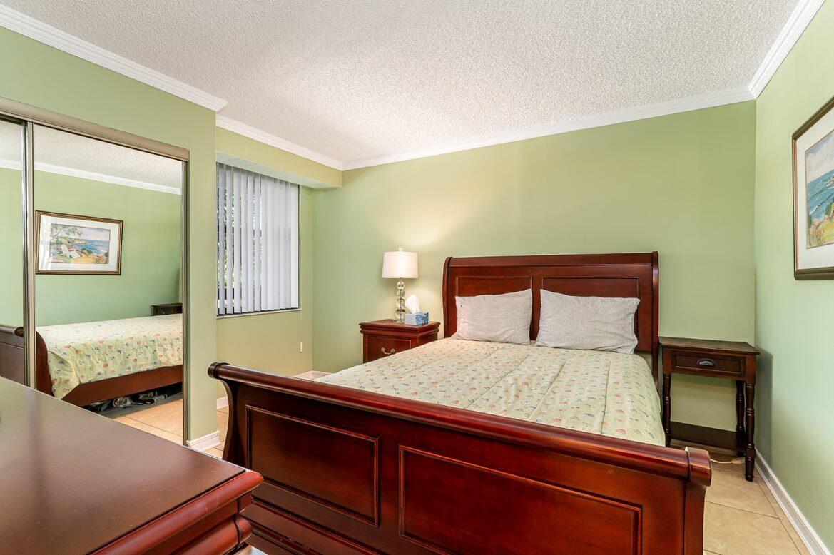 LAKESIDE CONDO - Residential Lease